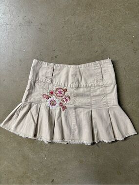 GAP Beige Mini Skirt with Pink & Red Floral Embroidery